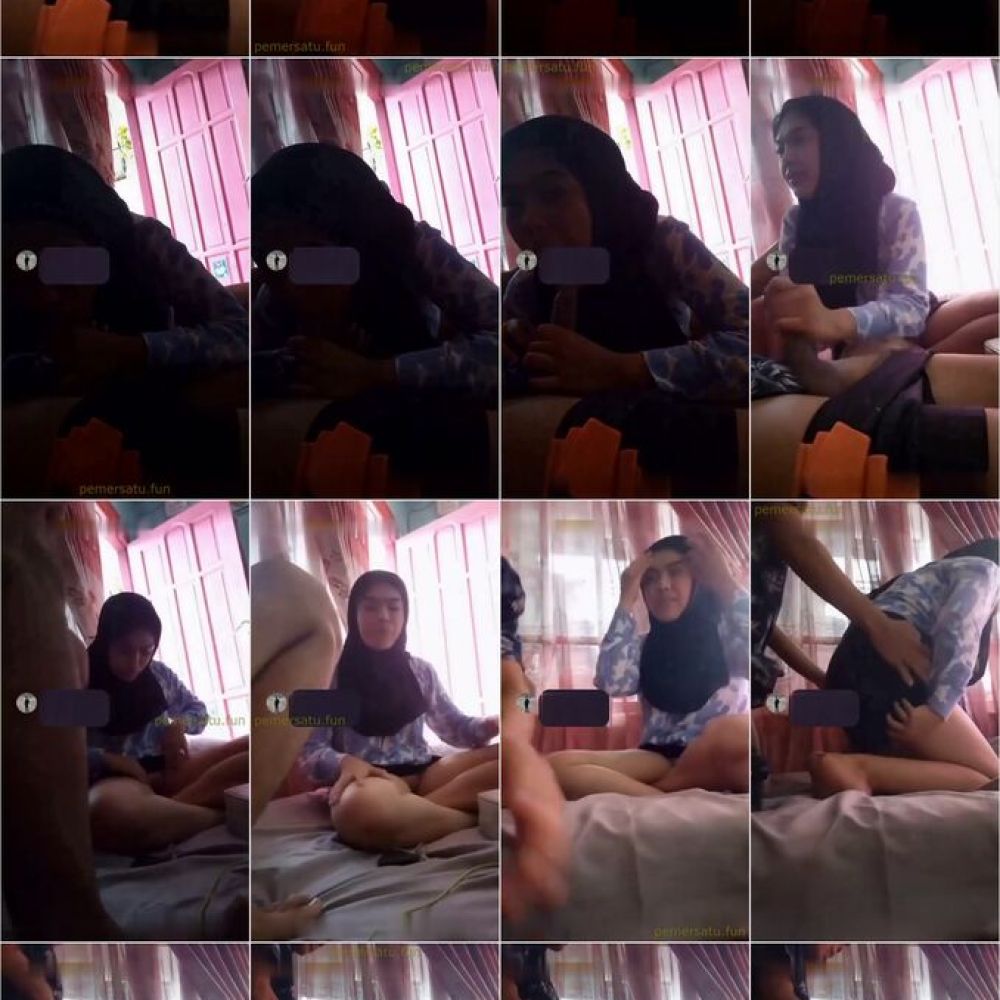 Hijab Cantik Nekat Main Di Ruang Tamu