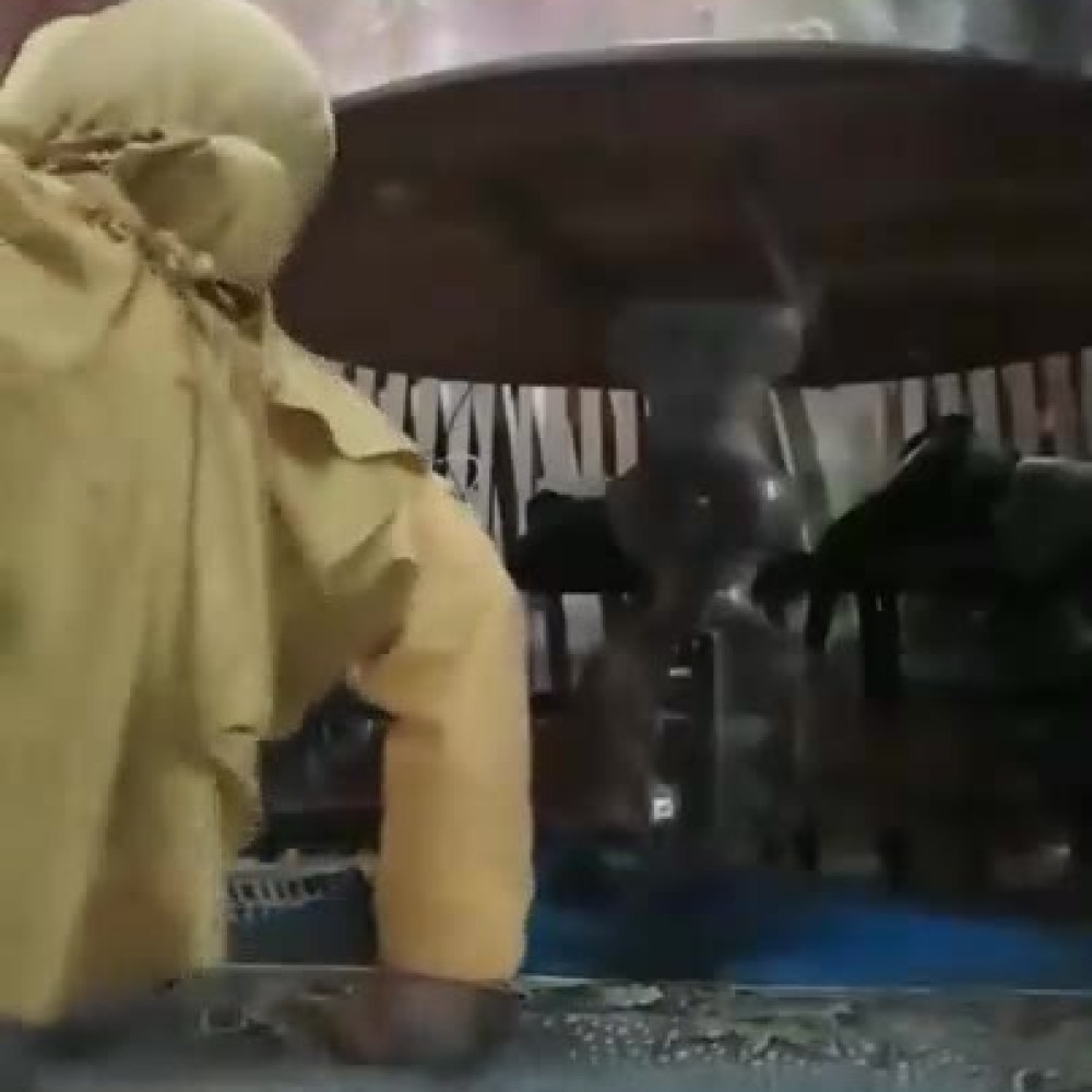 Hijab Kuning Sepong Sambil Di Gelitikin Puting
