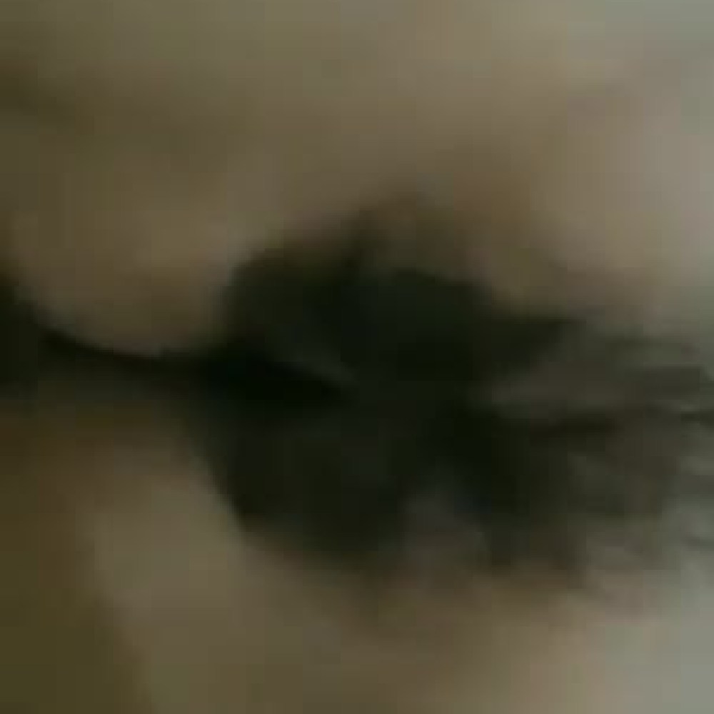 Jilbab putih berkacamata