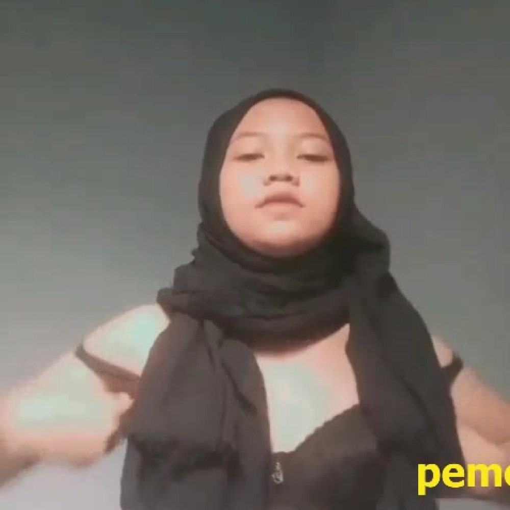 Koleksi 7 Bokep Jilbab Bocil 18Yo Suka Colmek Pap Susu