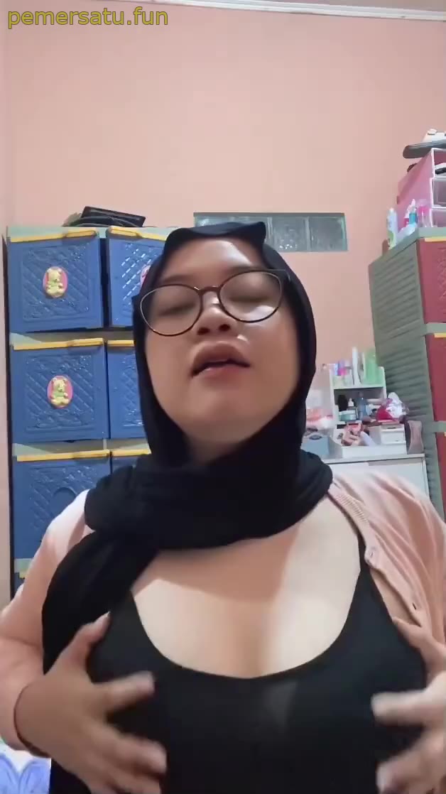 Koleksi Fans Emyu Hijab Binal Montok