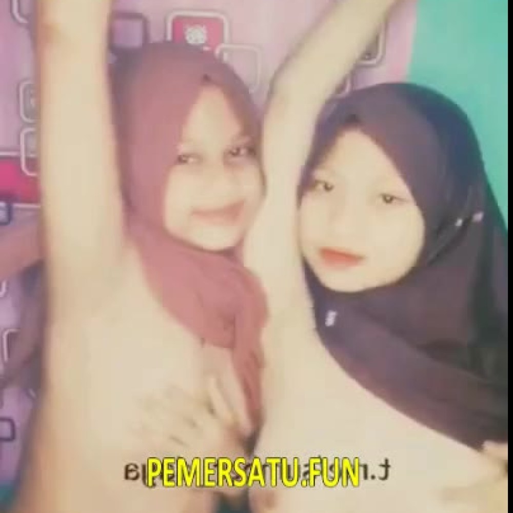 Koleksi Jilbab Kakak Adik Pamer Toket di Tiktok 14 Video