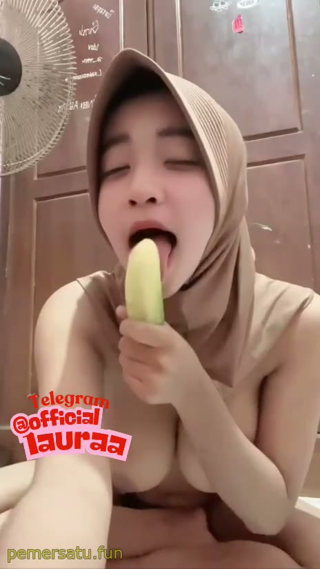 Koleksi Kompilasi Laura Hijab Colok Memek