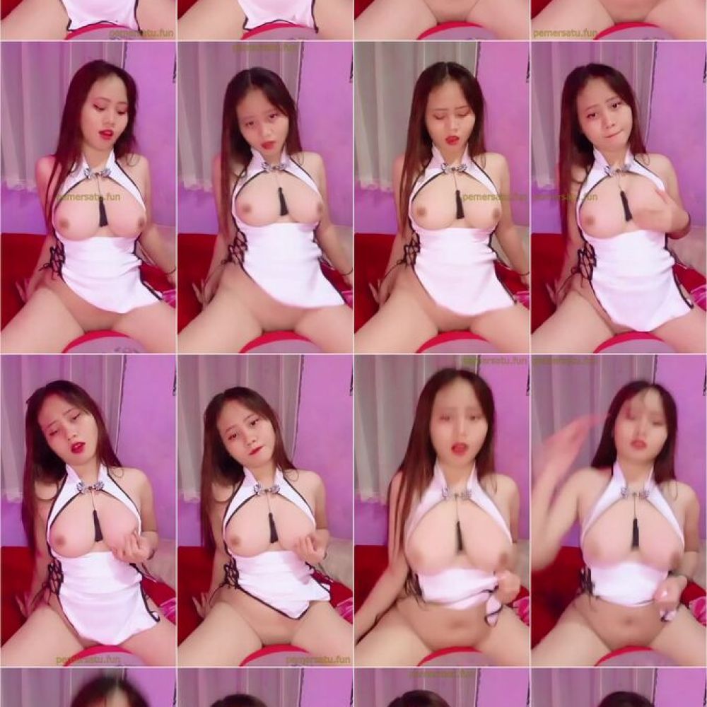 P52 Elvia Montok Toge 18Yo Suka Colok Memek 52