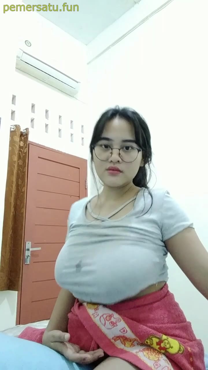 Pernah Viral 3 Vids Aca Lepas Hijab Sange Karena Sendiri Colok Memek Sempit